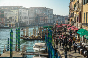 Venezia - Passeggiando sul Canal Grande